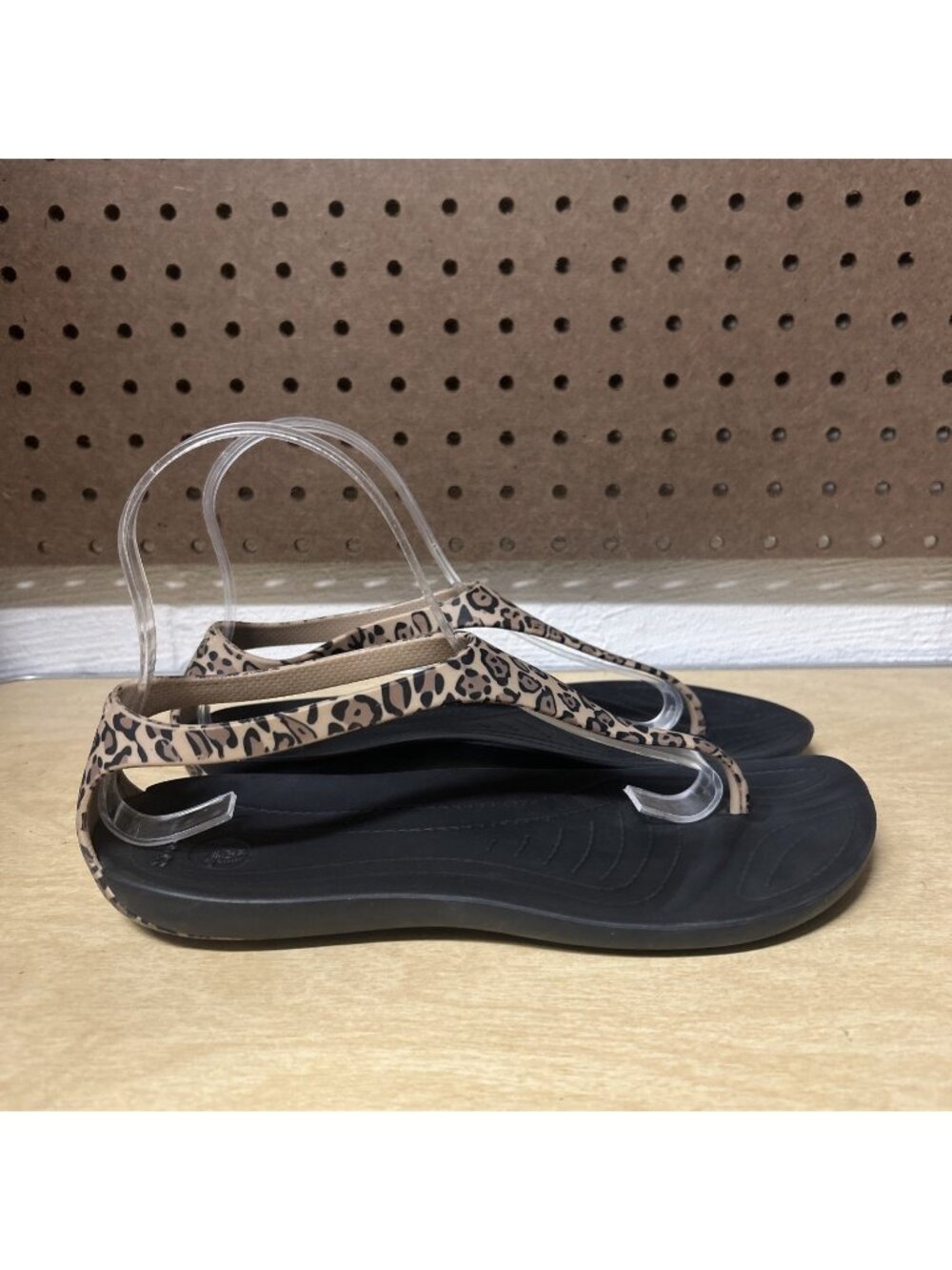 CROCS Sexi Serena Cheetah Thong Slingback Sandals Women’s Size 7 Brown